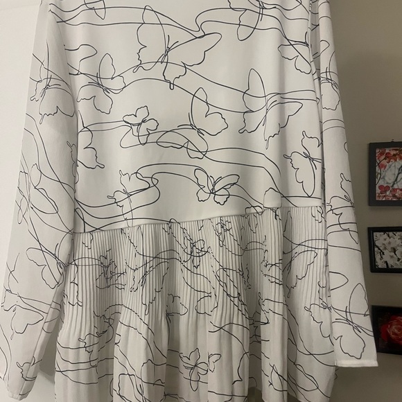 Ann Taylor butterfly blouse size large - Picture 6 of 8